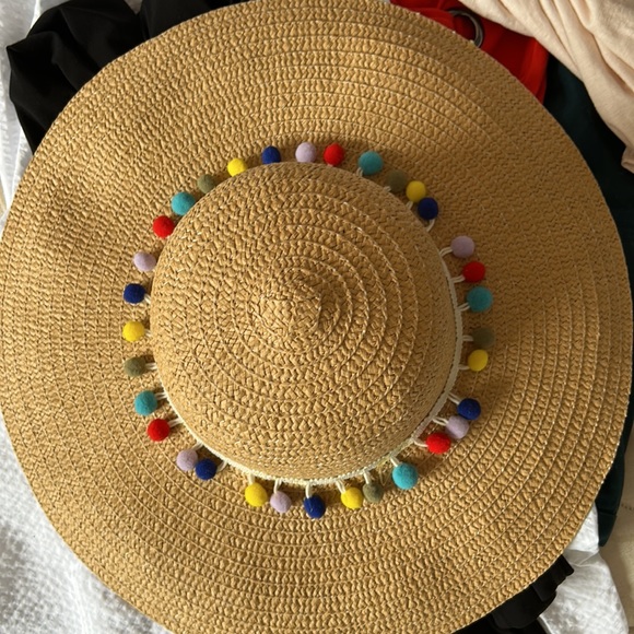 Beautiful handmade paper hat from local boutique — one size fits all - Picture 5 of 7